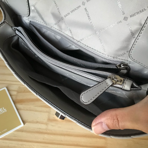 🌼Michael Kors Purse - Picture 11 of 14